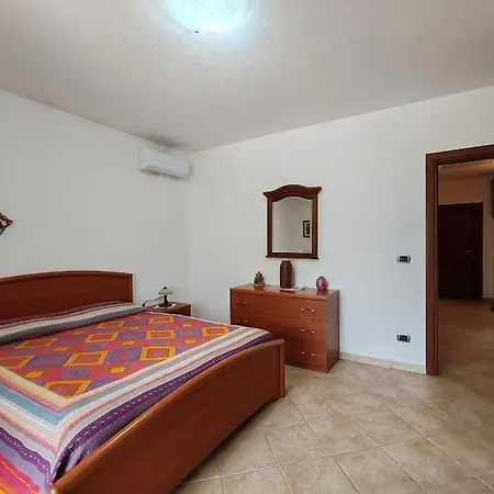 בית נופש Residenza Carrabuffas - La Ginestra