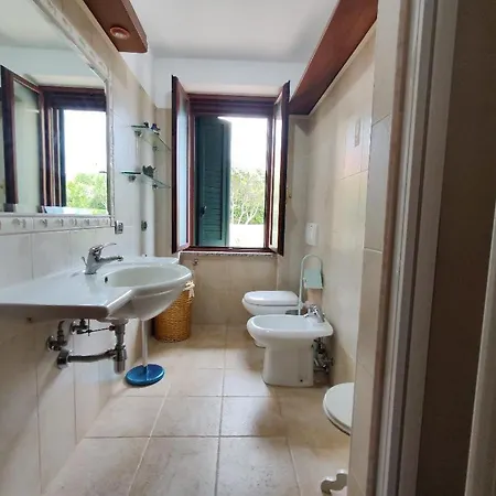 Residenza Carrabuffas - La Ginestra בית נופש